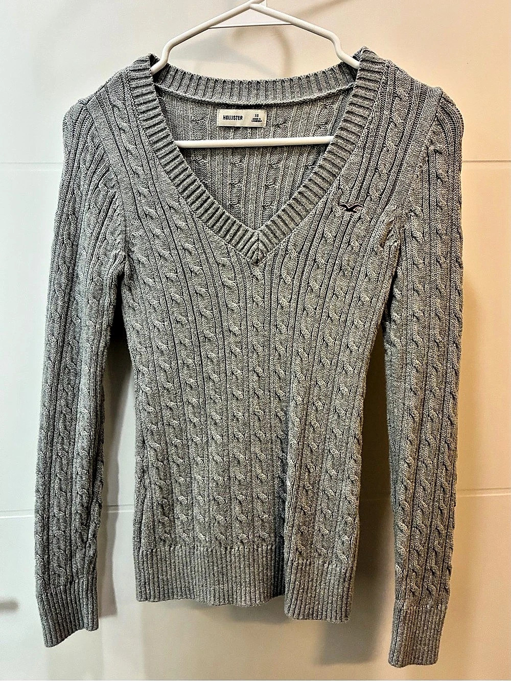 Hollister Cable Knit V-Neck Sweater Grey XS
